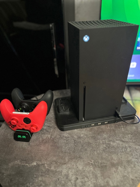 Продам Xbox series X 1TB