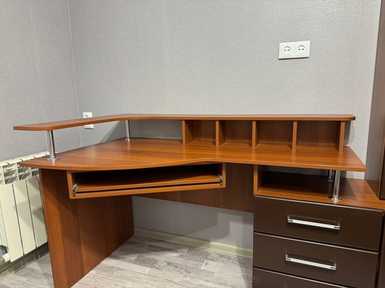 Продам шкаф с компьютерным столом. (2)