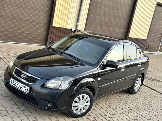 Kia Rio 
2010 год 
1.4