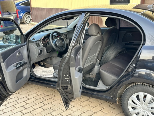 Kia Rio 
2010 год 
1.4 (5)