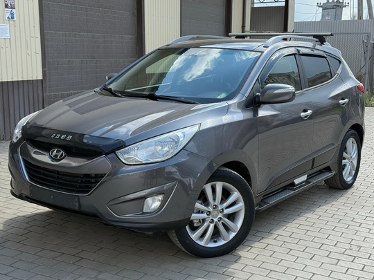 Hyundai Tucson 2010г 2.0 дизель, (2)
