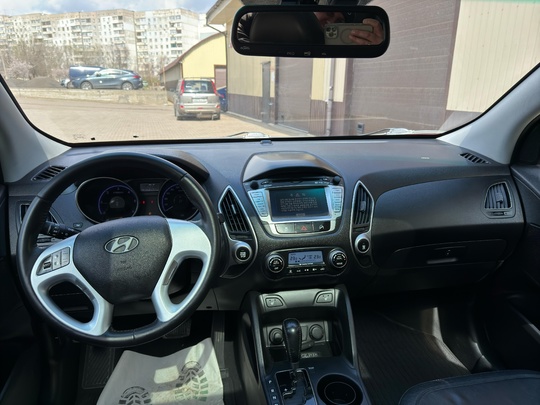 Hyundai Tucson 2010г 2.0 дизель, (6)