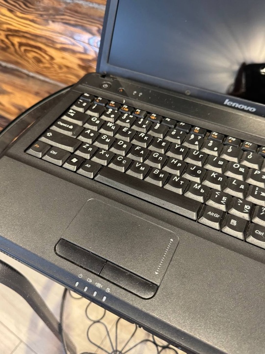 Отличный ноутбук Lenovo CPU T3100/2Gb/HDD/250Gb
Цена: (6)