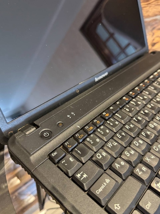 Отличный ноутбук Lenovo CPU T3100/2Gb/HDD/250Gb
Цена: (7)