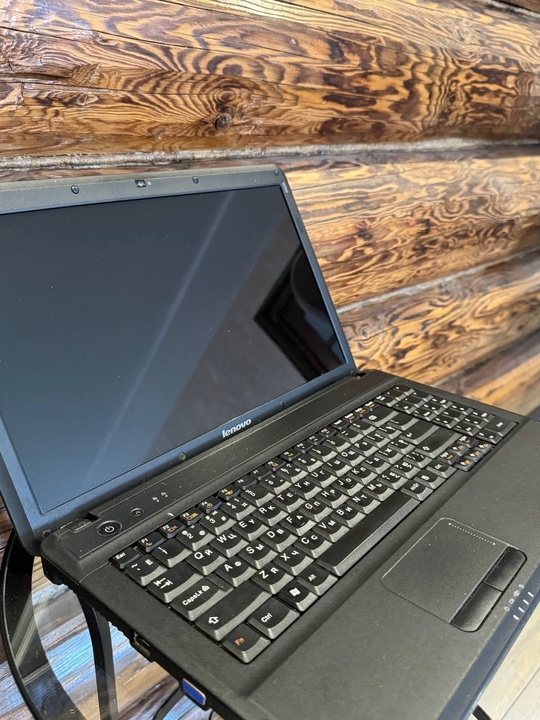 Отличный ноутбук Lenovo CPU T3100/2Gb/HDD/250Gb
Цена: (8)