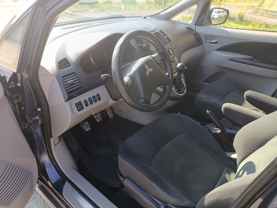 Продам MITSUBISHI Grandis в хорошем (9)