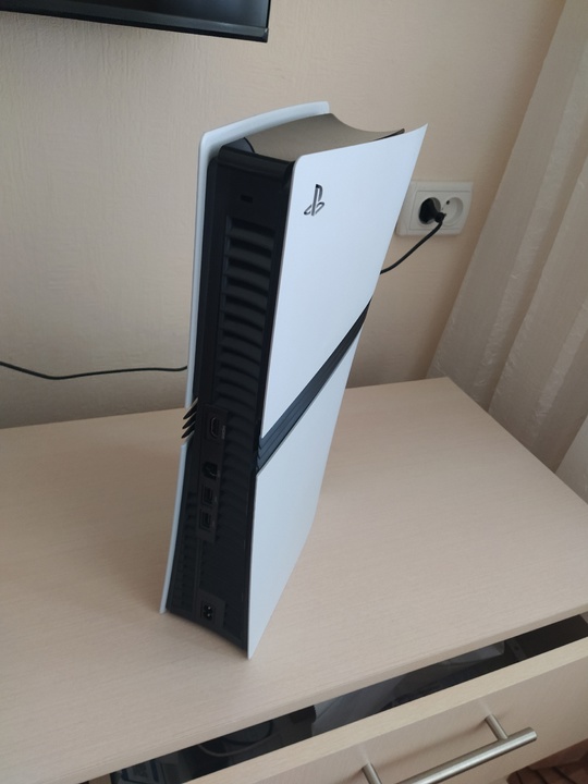 Продам новую Playstation 5 Pro. (2)