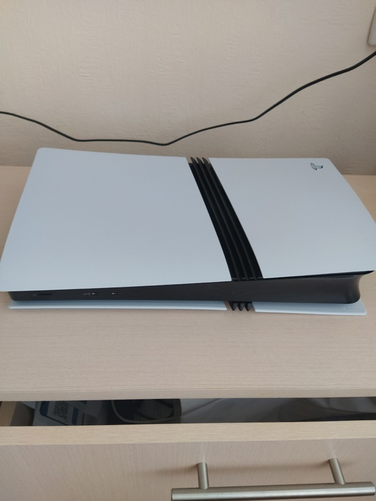 Продам новую Playstation 5 Pro. (3)
