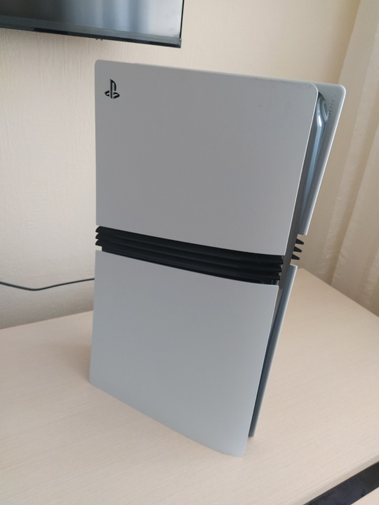 Продам новую Playstation 5 Pro. (4)