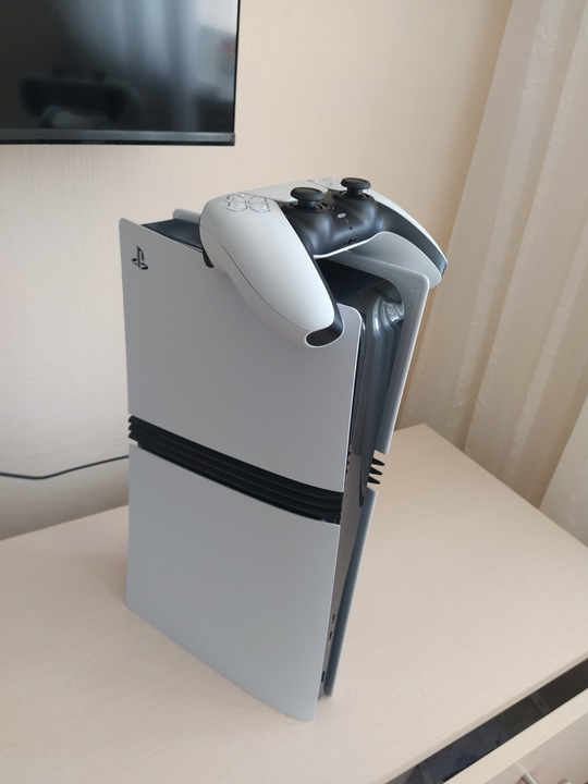 Продам новую Playstation 5 Pro. (5)