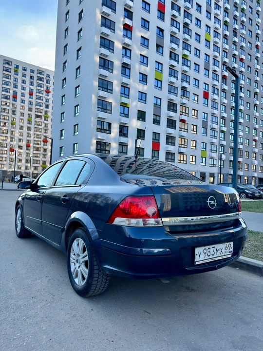 Opel Astra H. 
2008 год. (2)