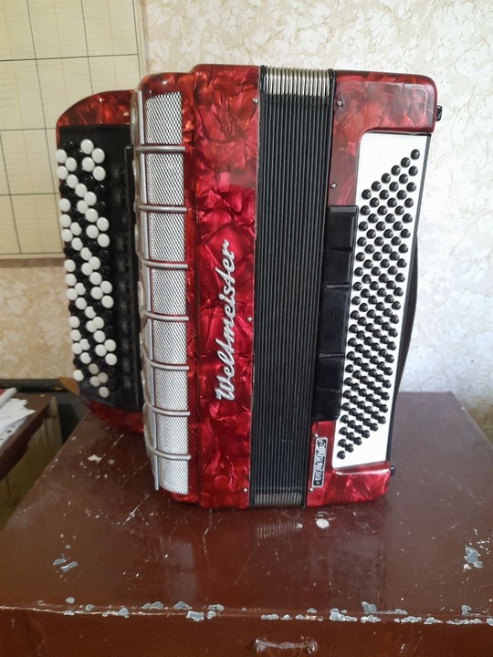 Продам баян,пятирядный,в отличном состоянии. 
150тыс
+79591916202
+79591735016