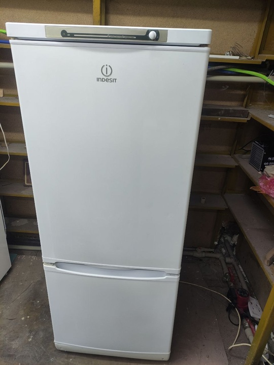 Продам холодильник Indesit в отличном