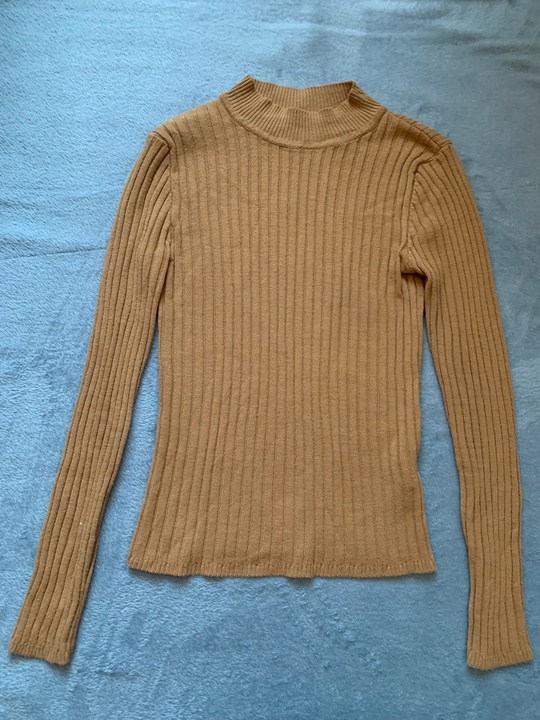 Продам вещи 
Размер 42-44
1. Платье, (8)