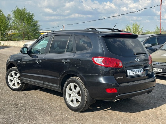 Hyundai Santa Fe 2 
2008 (3)