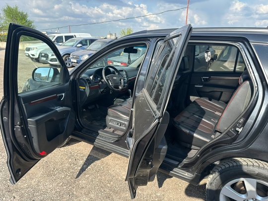 Hyundai Santa Fe 2 
2008 (4)