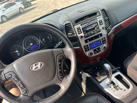 Hyundai Santa Fe 2 
2008 (5)