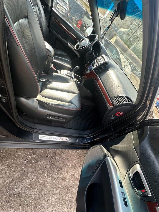 Hyundai Santa Fe 2 
2008 (6)