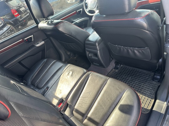 Hyundai Santa Fe 2 
2008 (7)