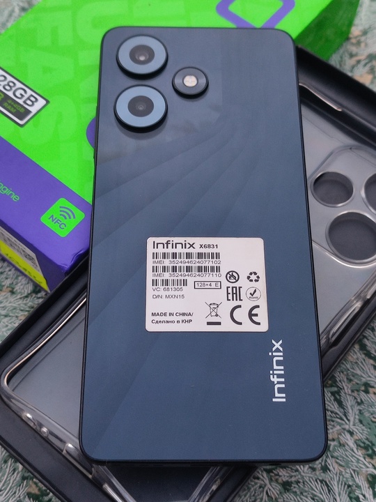 Infinix hot 30.
Racing black.
4G.LTE. 2