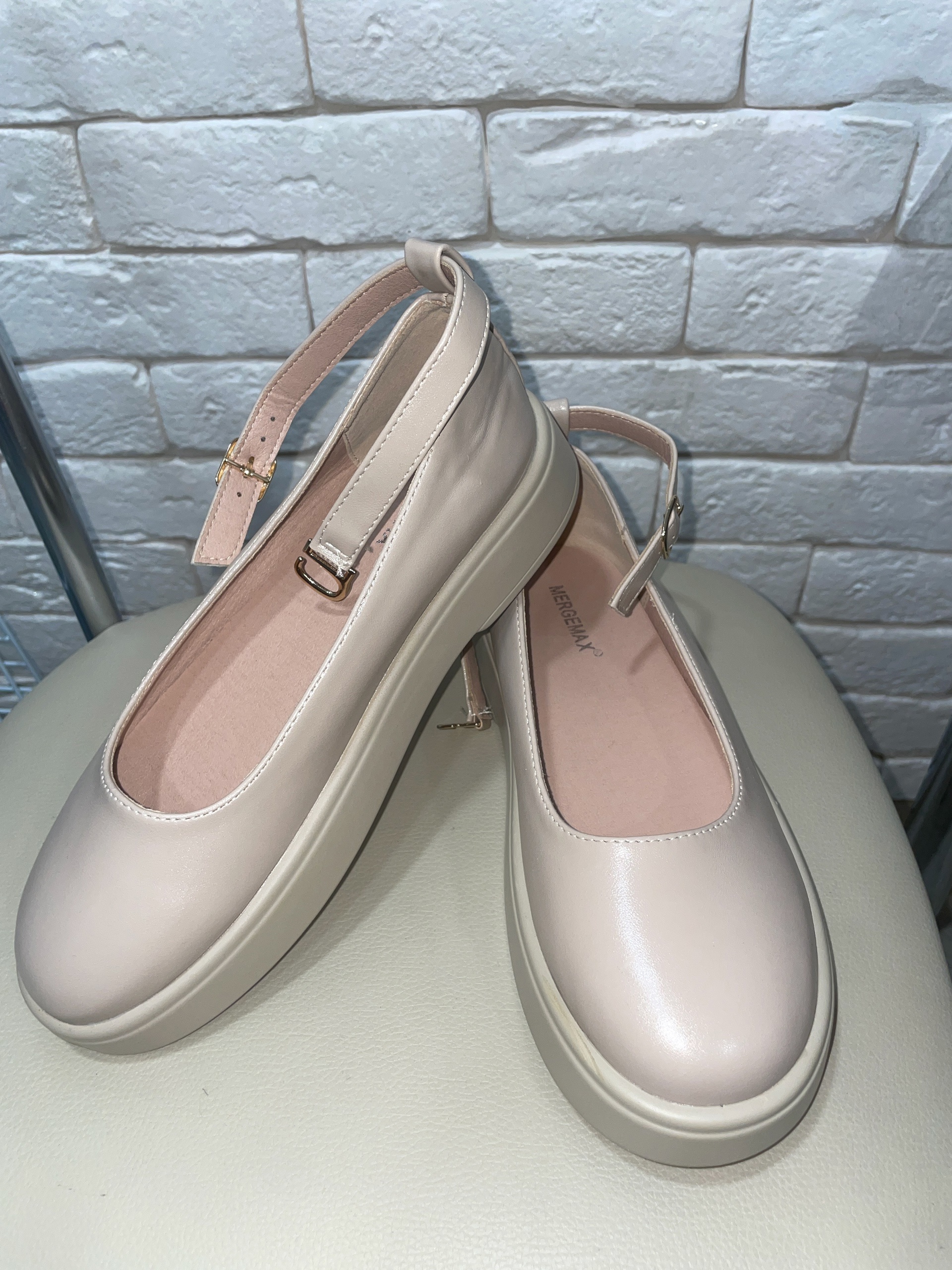 Продал лоферы женские - 38