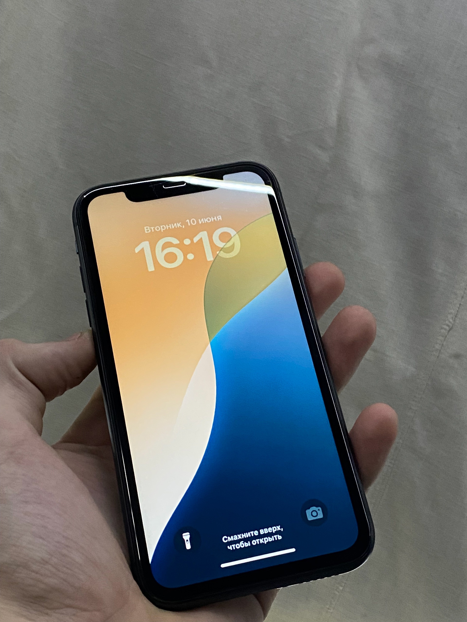 Продам смартфон iPhone 11 Red (3)