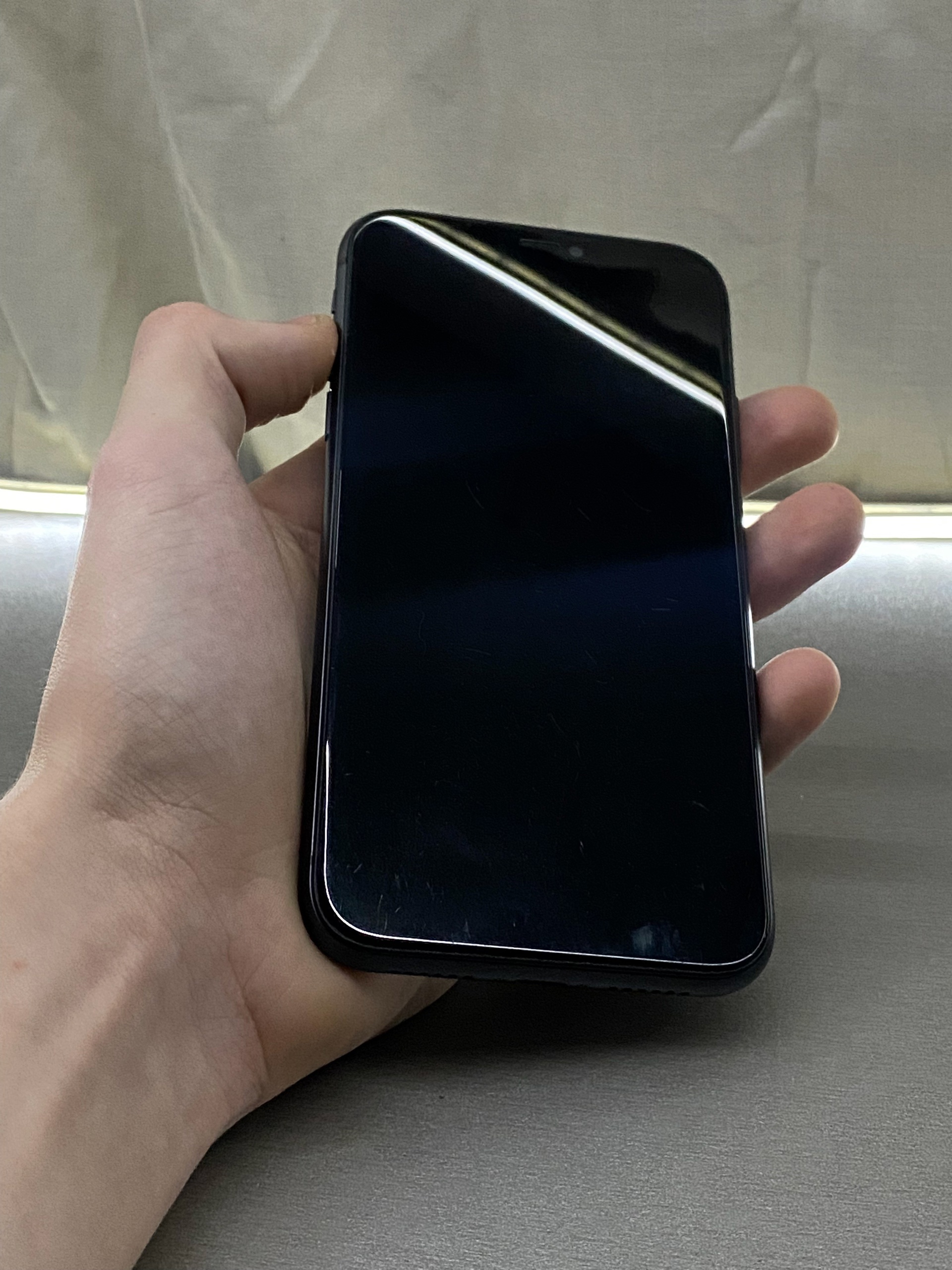 Продам смартфон iPhone 11 Red (8)
