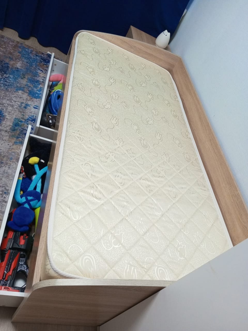 Продам кровать в отличном состояние (3)
