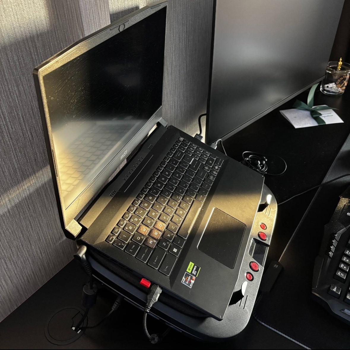 Продам игровой ноутбук MSI Bravo (3)