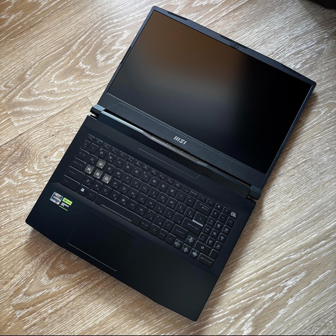 Продам игровой ноутбук MSI Bravo (2)