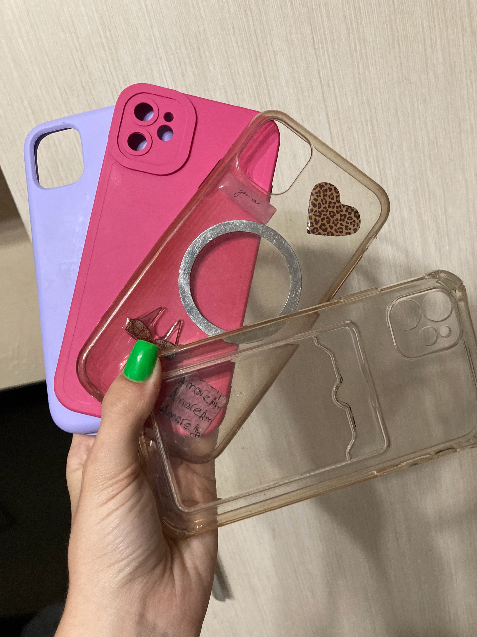 Отдам даром чехлы на iPhone (1)