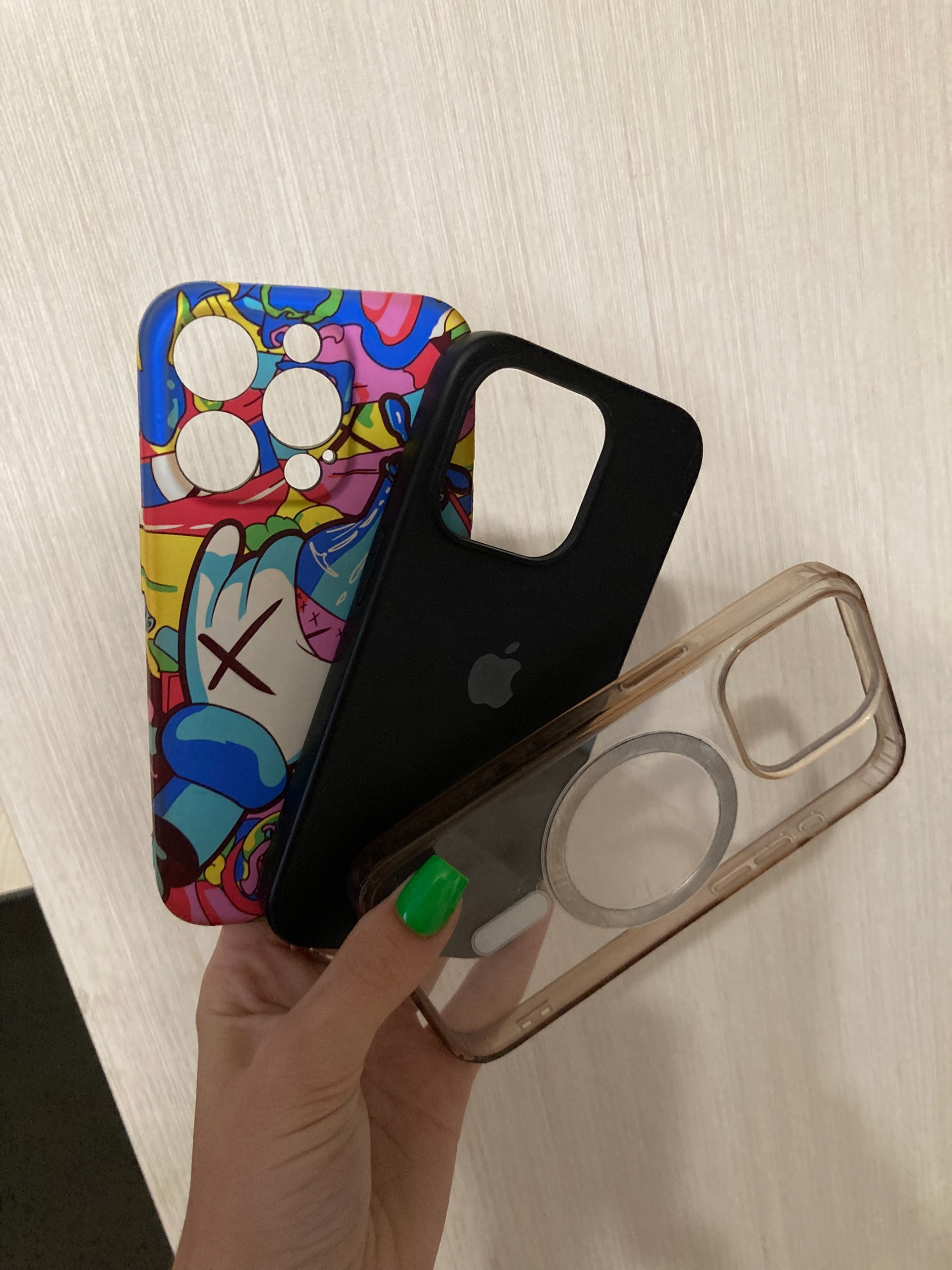 Отдам даром чехлы на iPhone