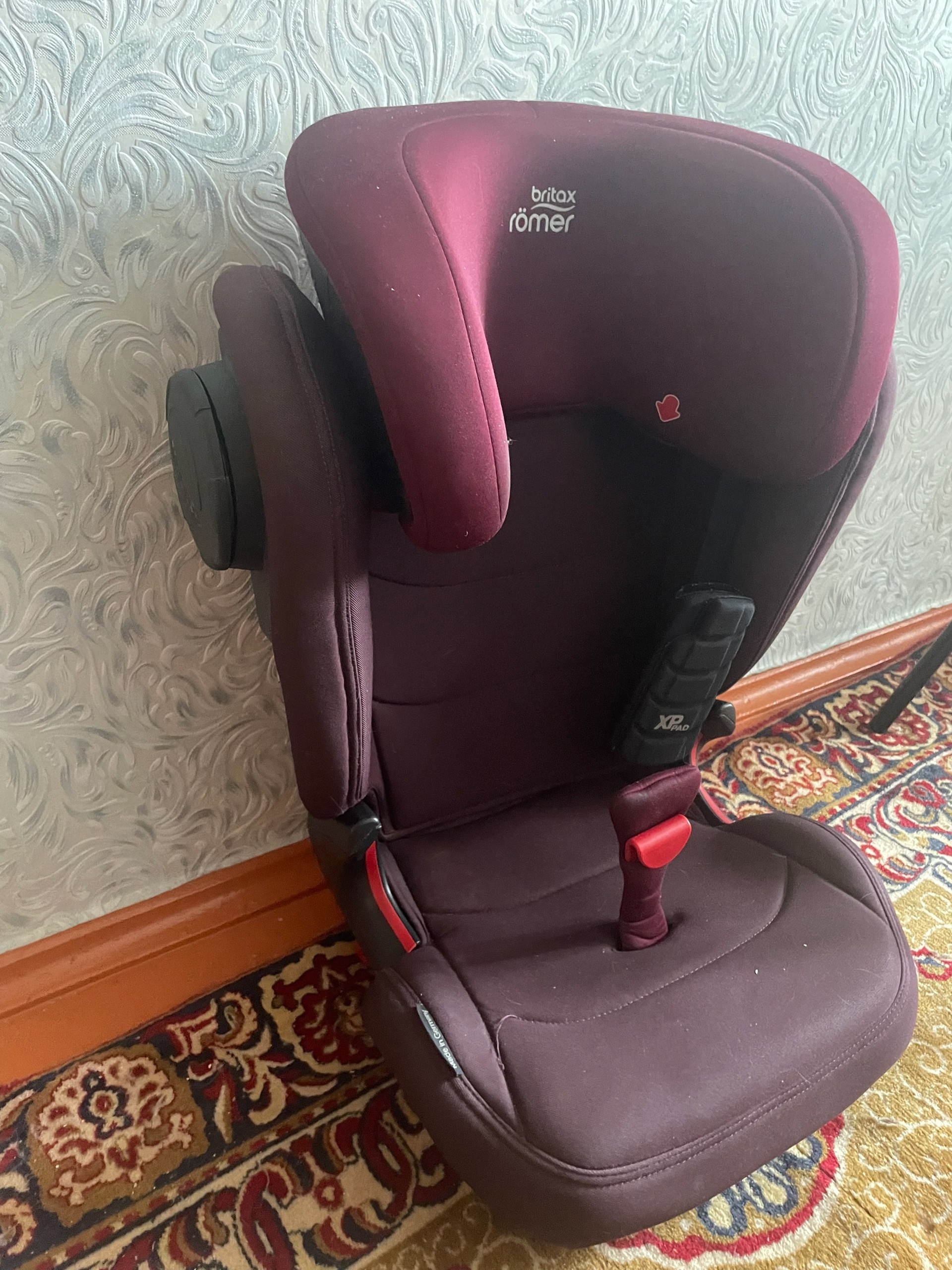 Продам детское авто кресло Britax