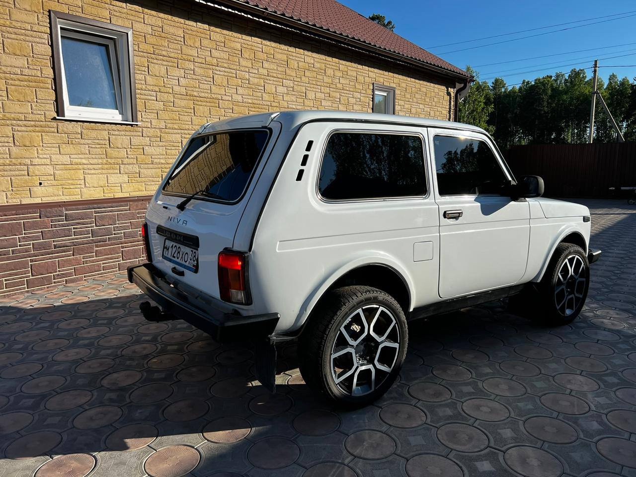 Лада 4x4 2121 Нива 2013 (1)