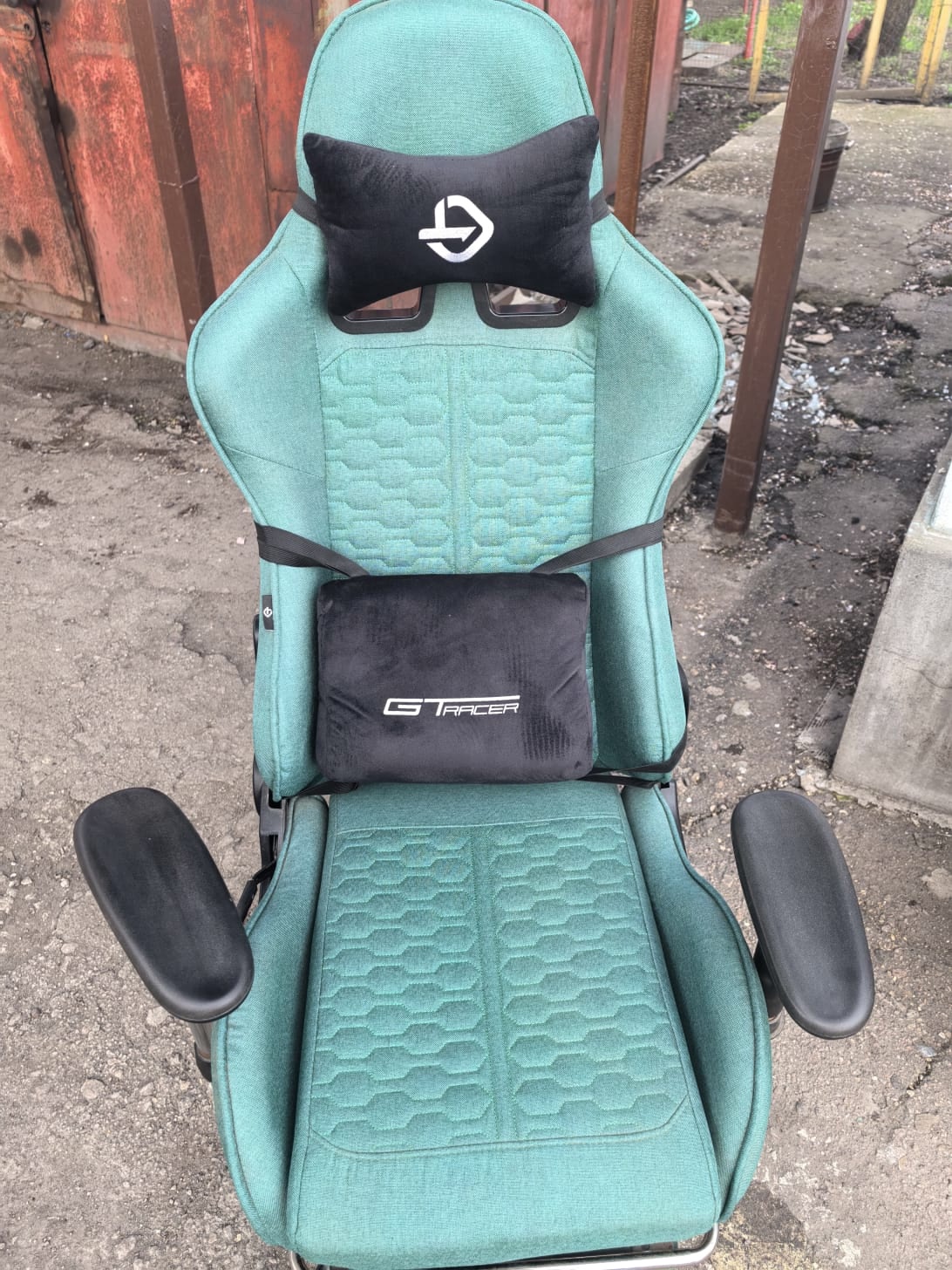 Продаю игровое кресло в отличном