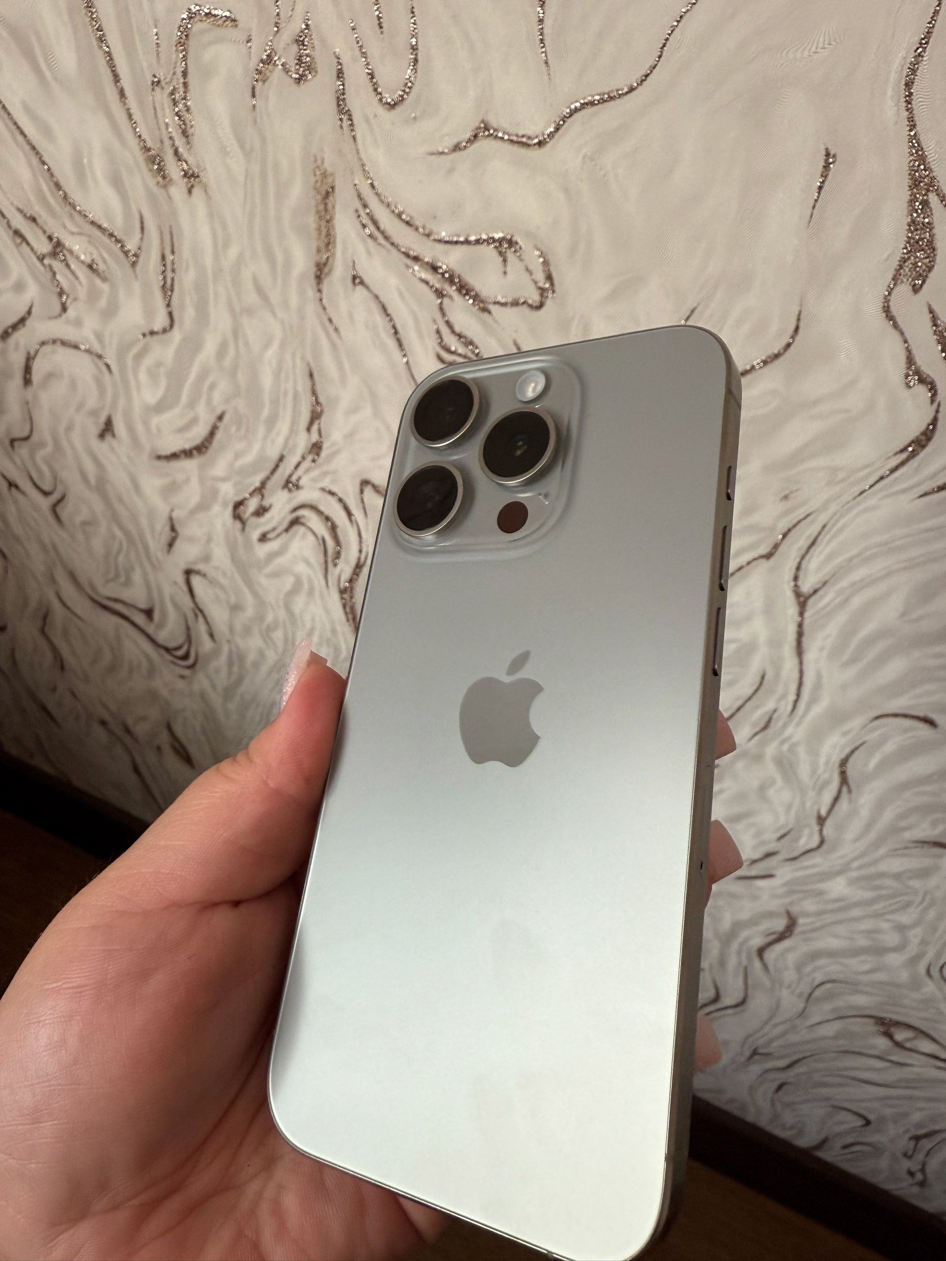 Продам свой iPhone 15 pro (2)