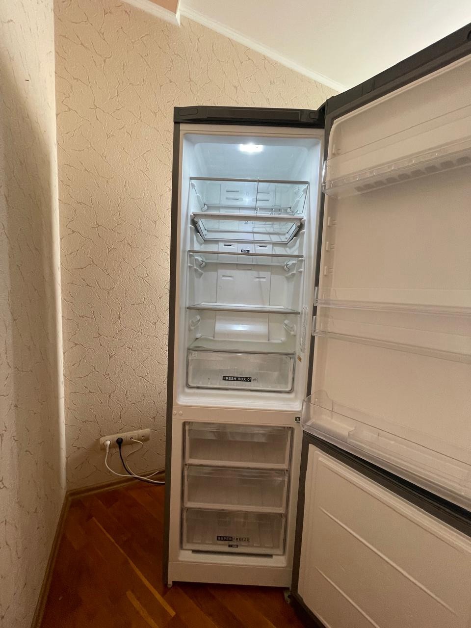 Продаю холодильник Wirpool состояние нового, (5)