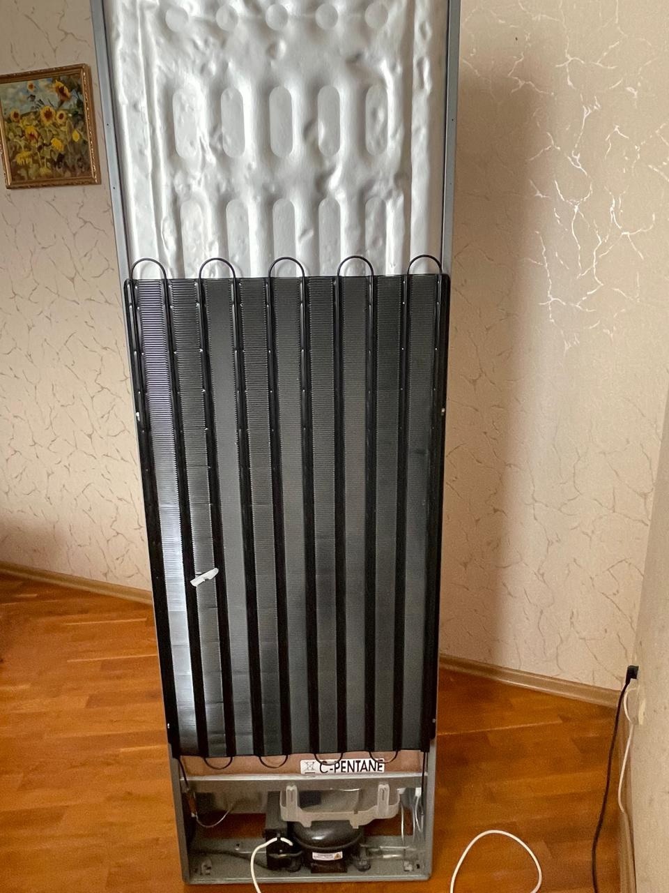 Продаю холодильник Wirpool состояние нового, (7)