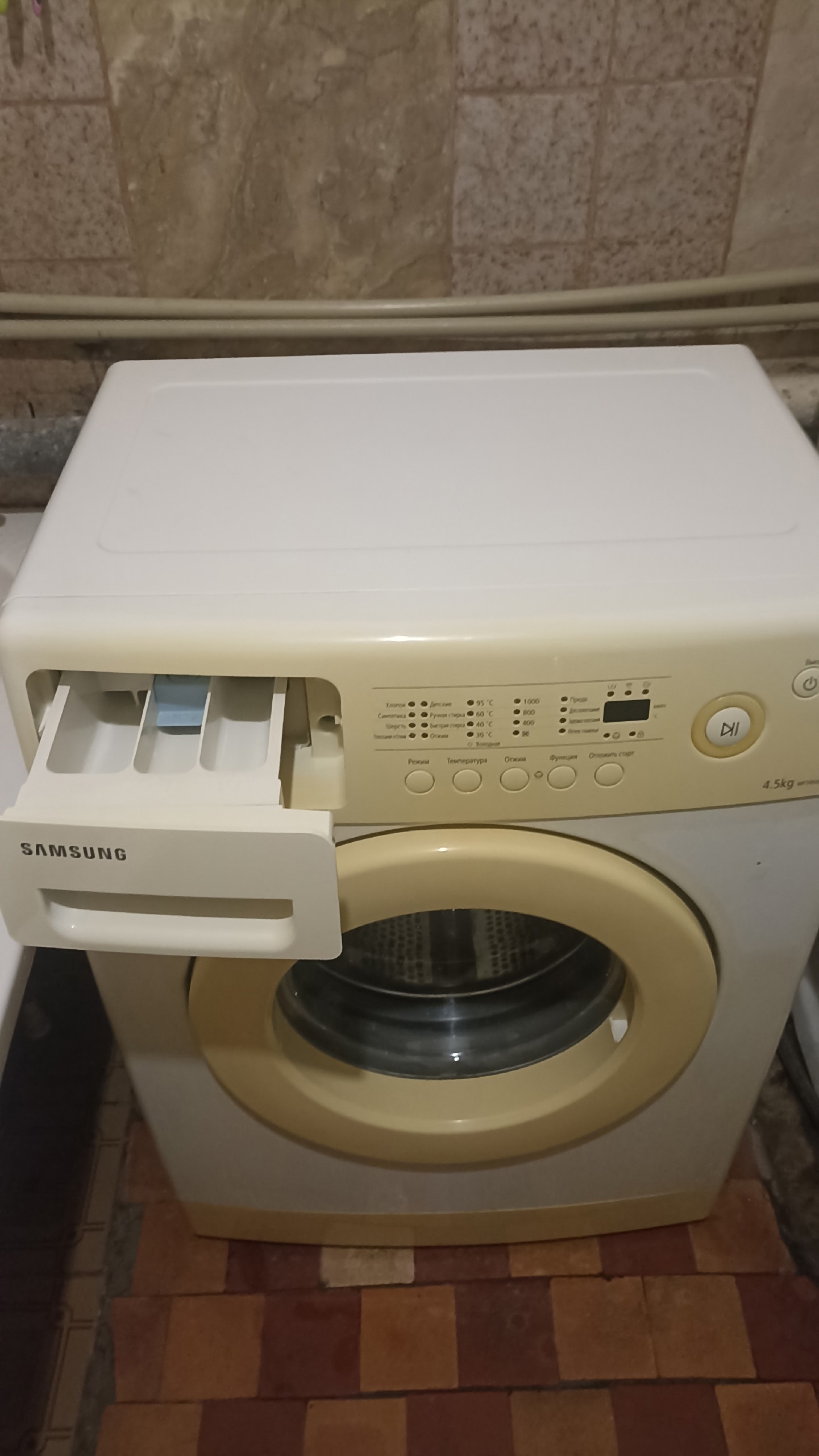 Продам стиральную машину "Samsung"4, 5кг.1000оборотов (4)