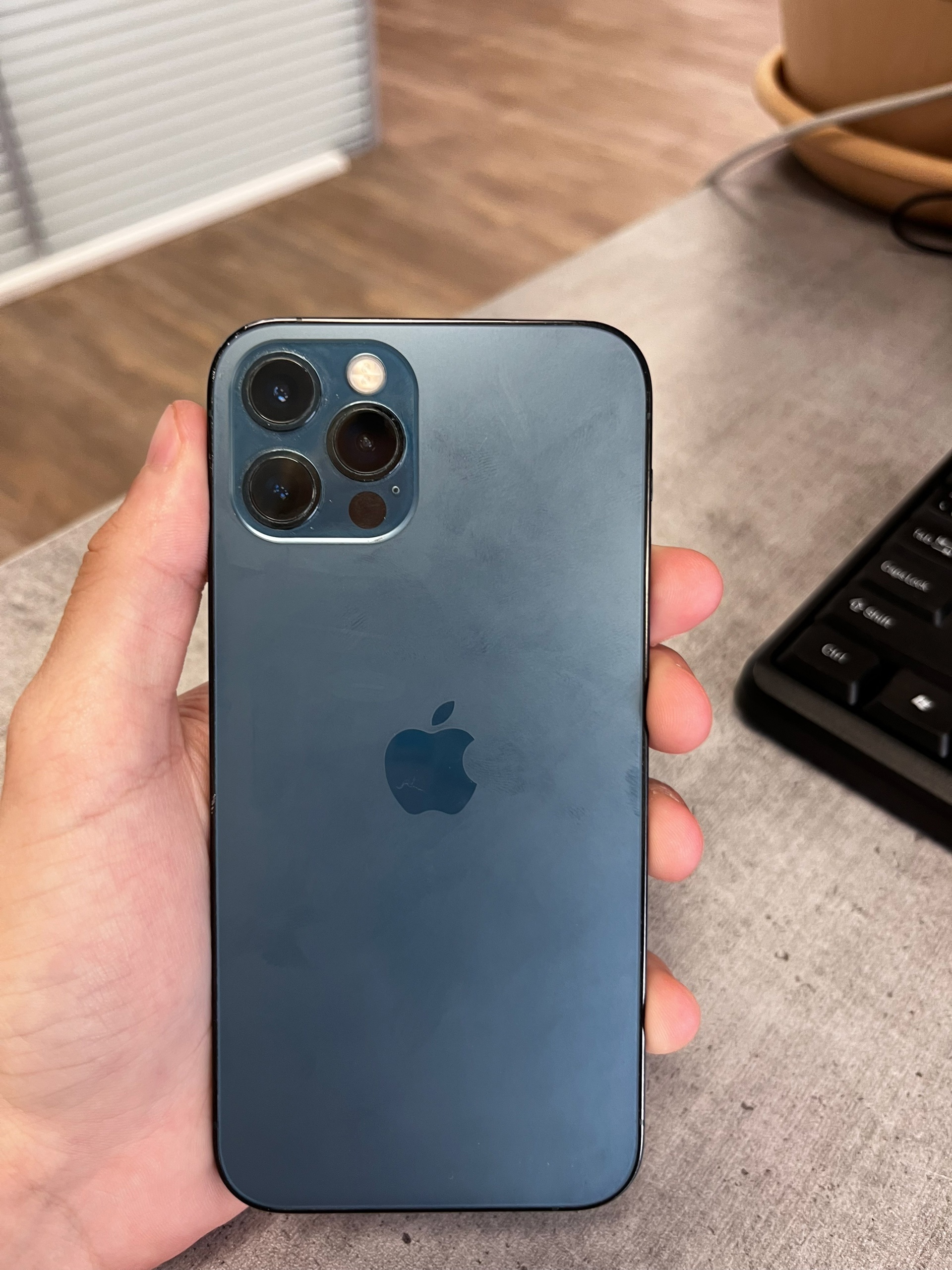 Продам iPhone 12 Pro 256GB (1)
