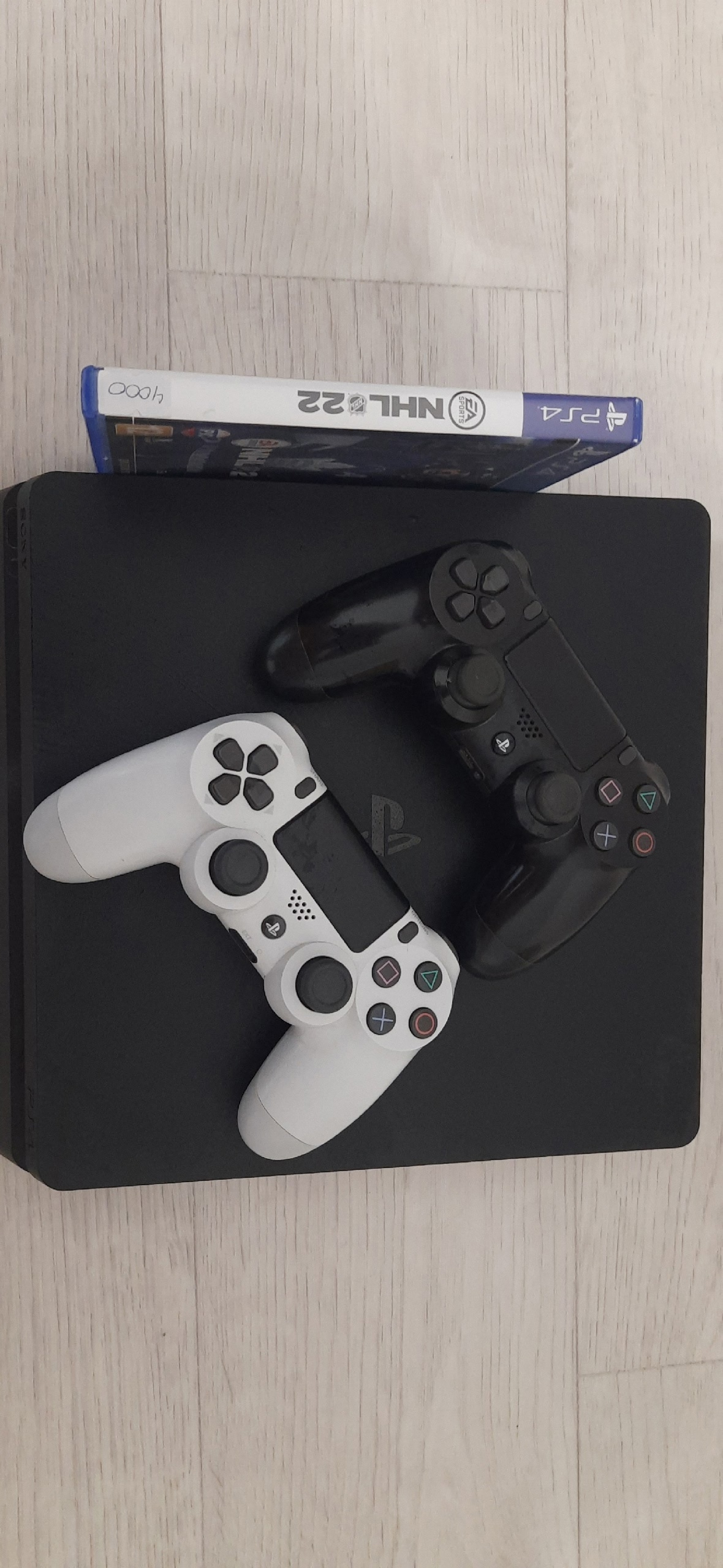 Продаю свою игровую приставку Sony
