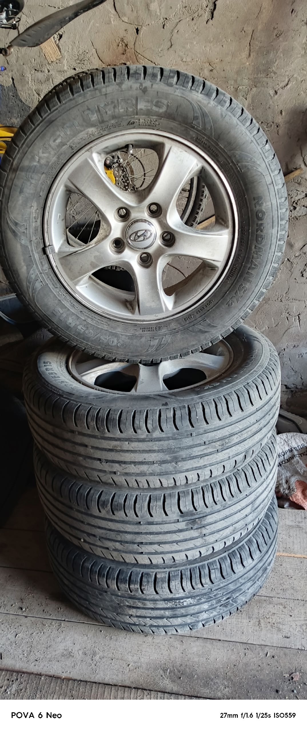 Продам комплект летней резины. R-15