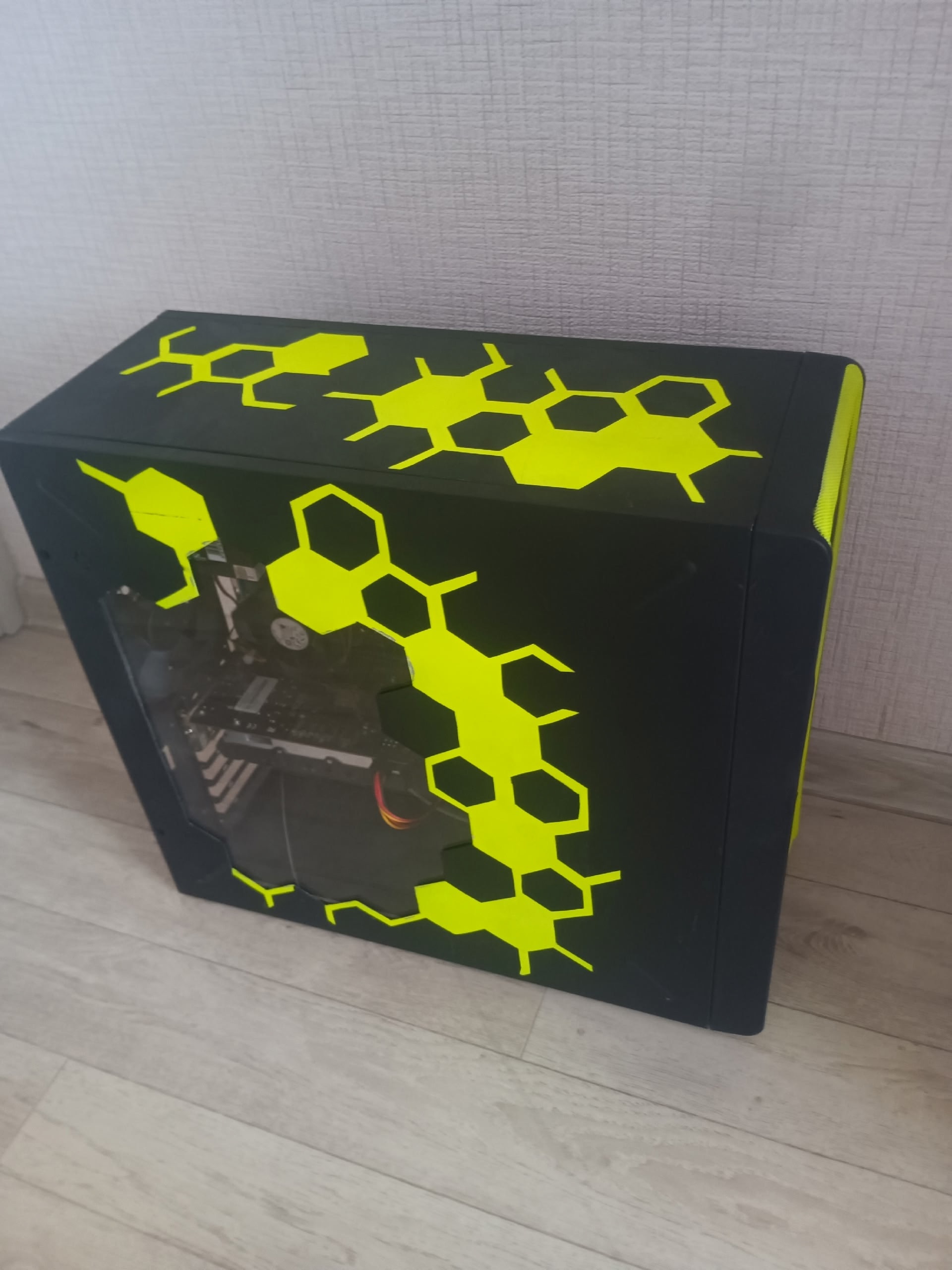 Продам полностью оригинальный игровой компьютер.
