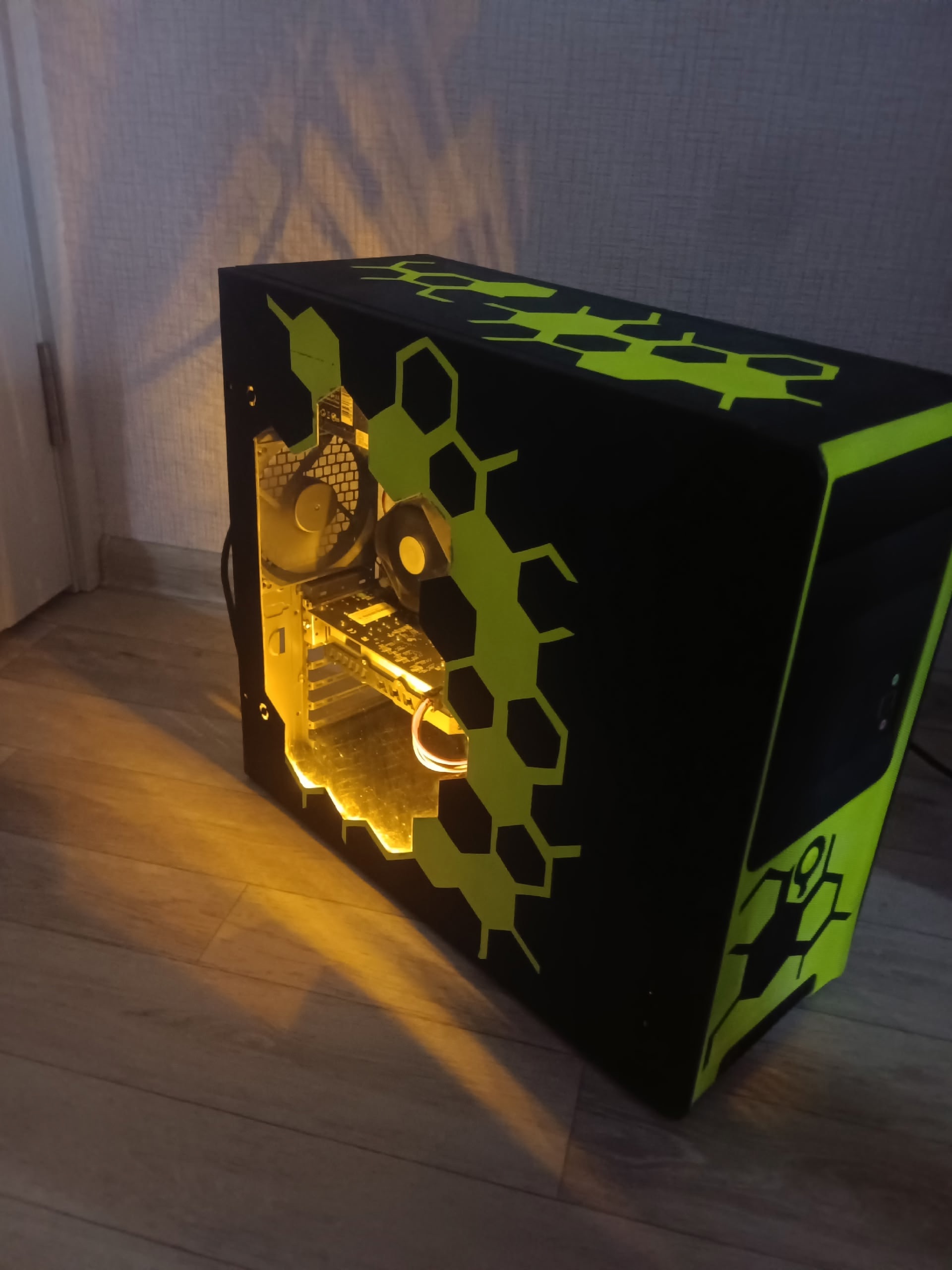 Продам полностью оригинальный игровой компьютер. (2)