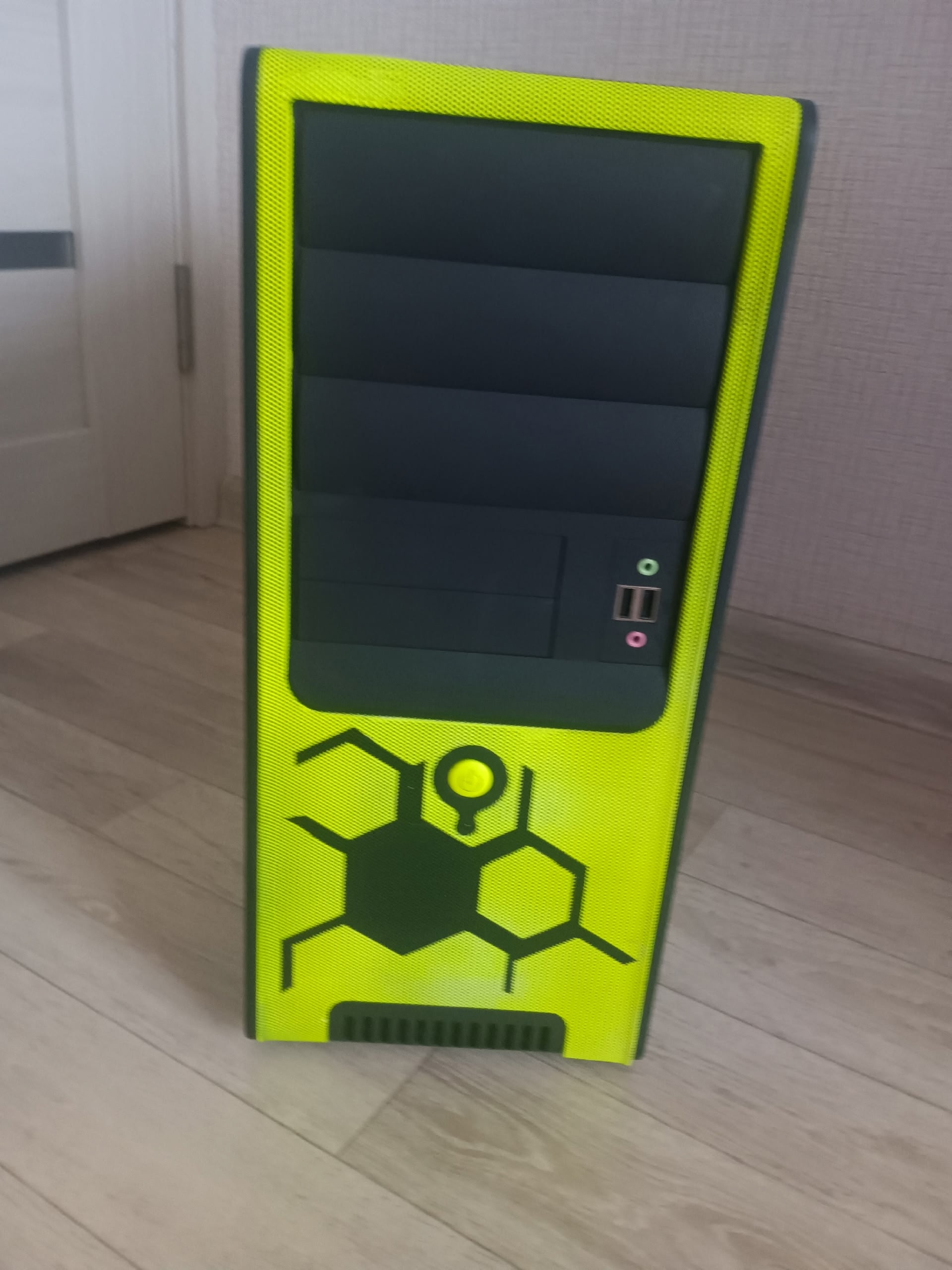 Продам полностью оригинальный игровой компьютер. (4)