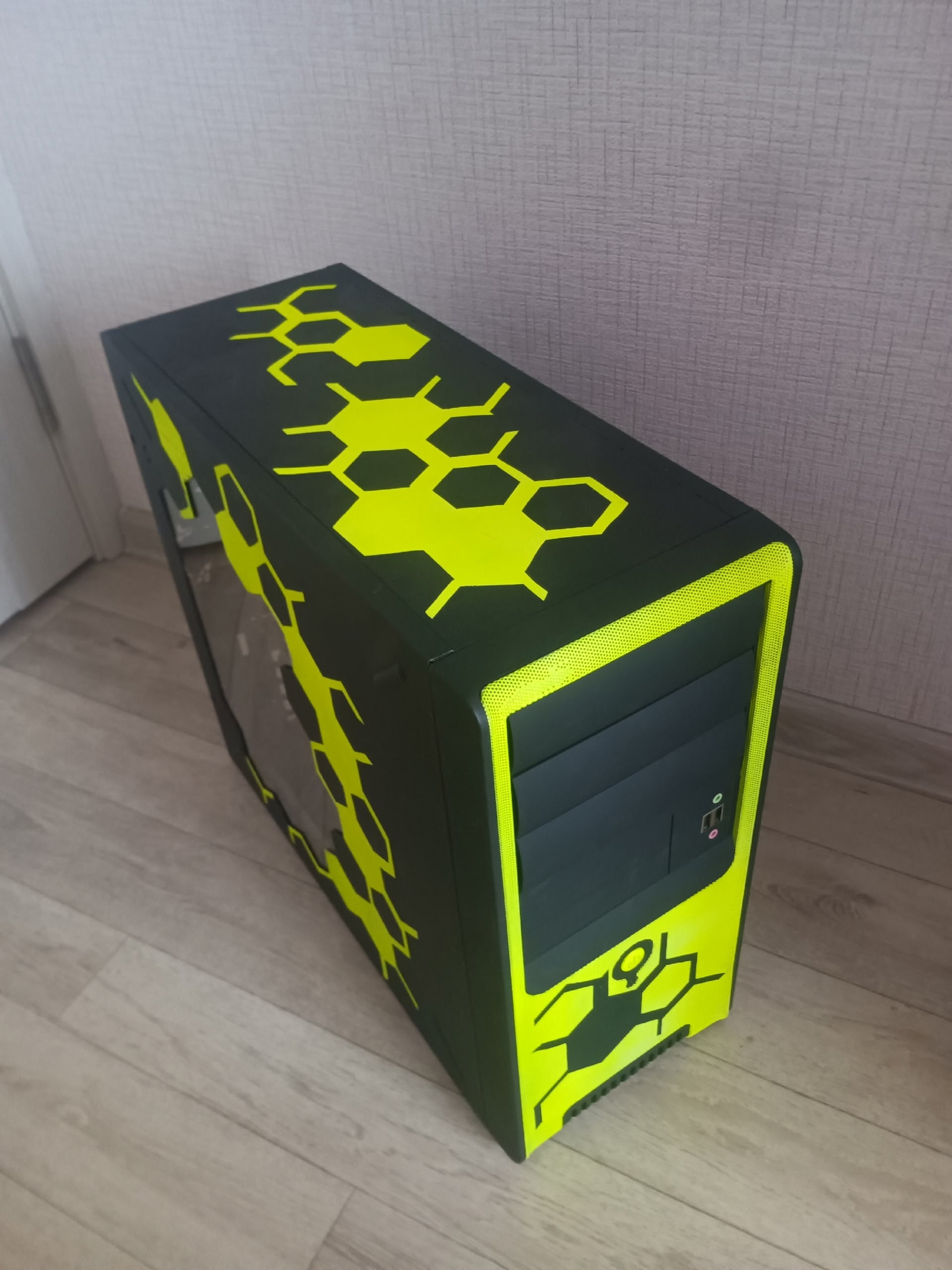 Продам полностью оригинальный игровой компьютер. (1)
