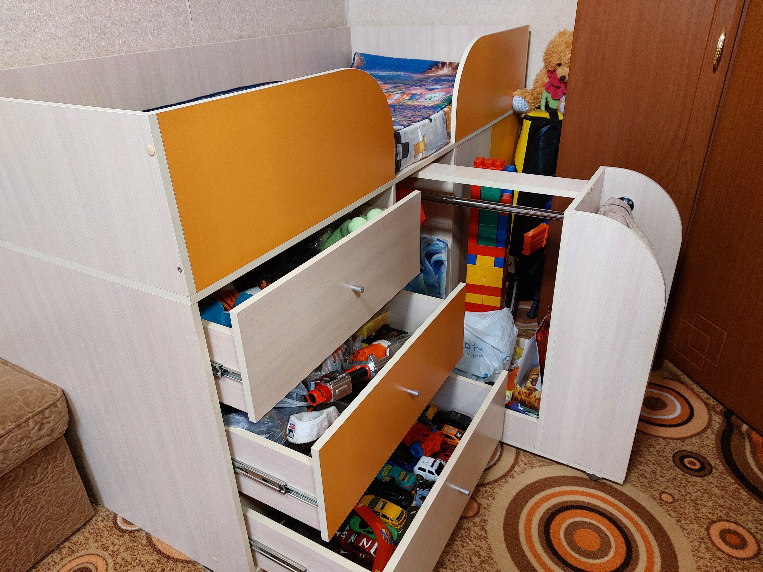 Продаётся детская кровать, удобна, вместительна