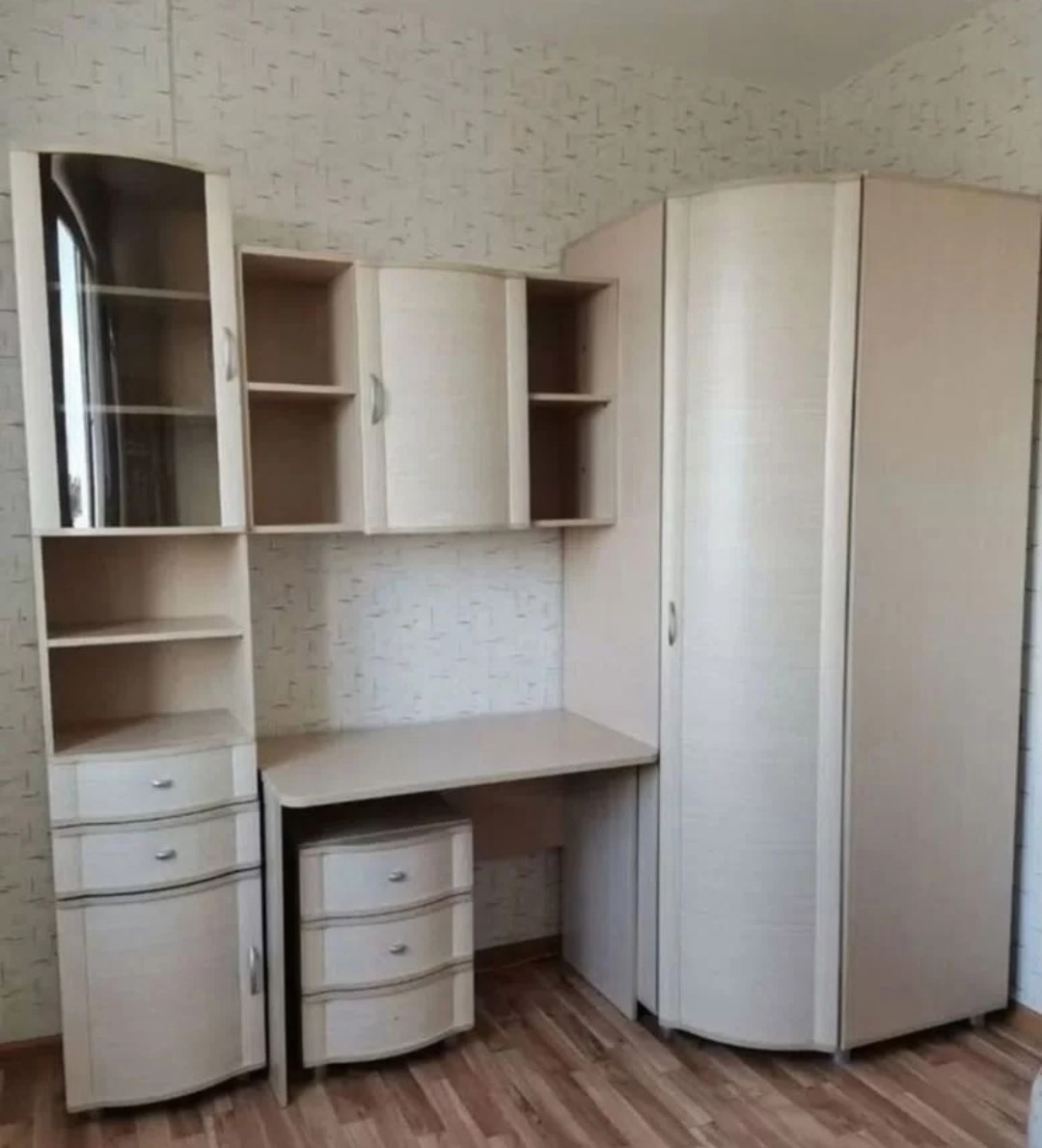 Срочно Продам мебель. Уголок школьника.
