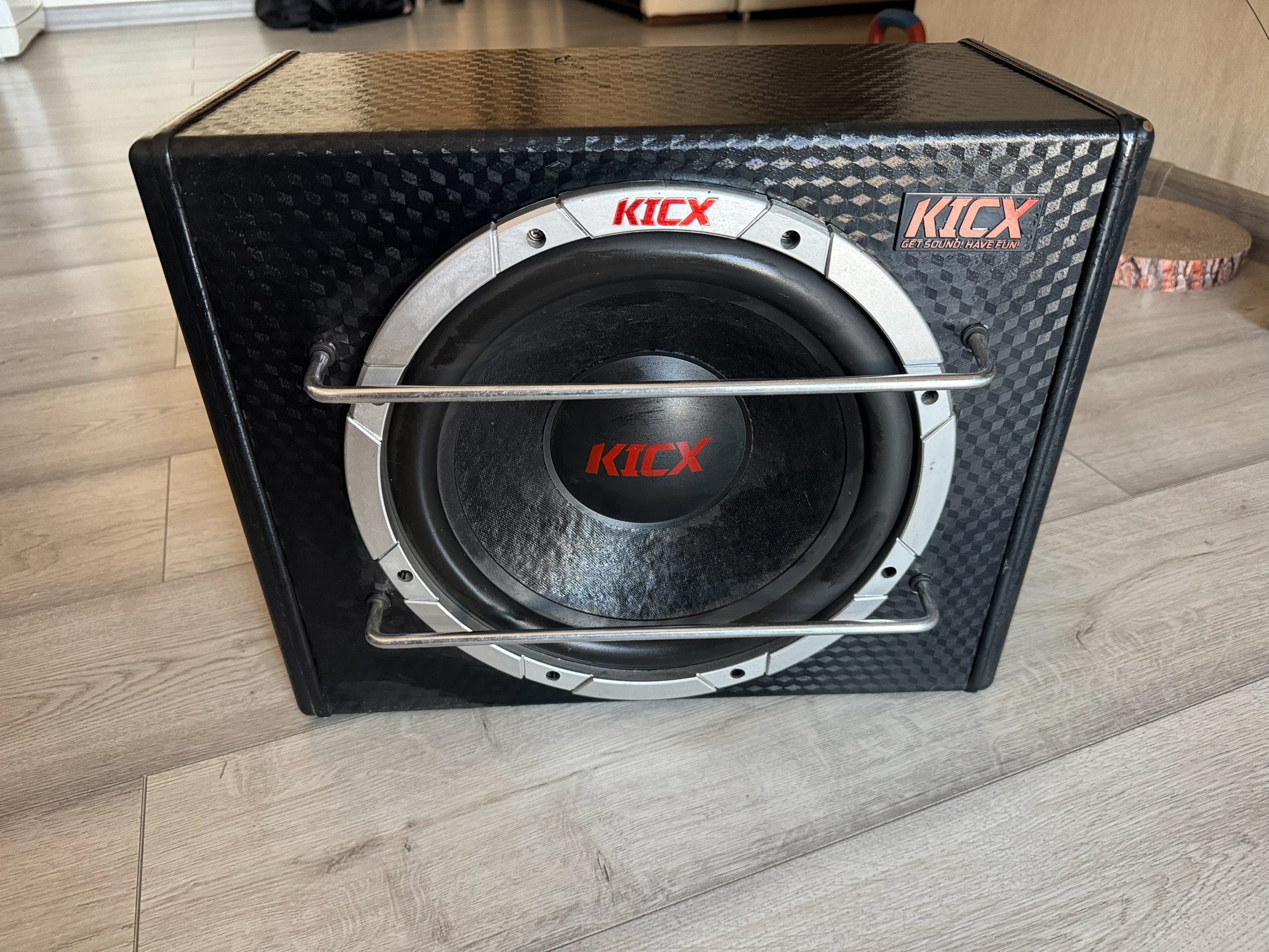 Продам активный сабвуфер kicx ap300bpa.