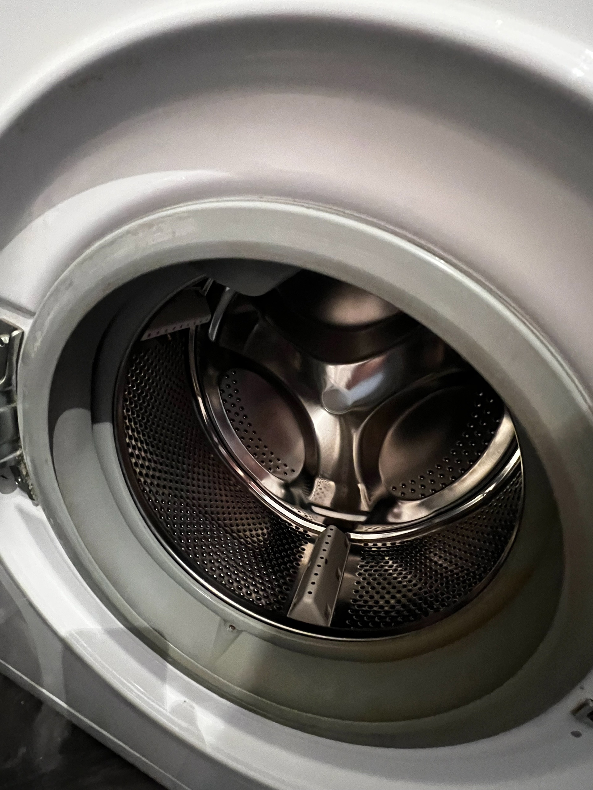 Продается стиральная машина Hotpoint Ariston (2)